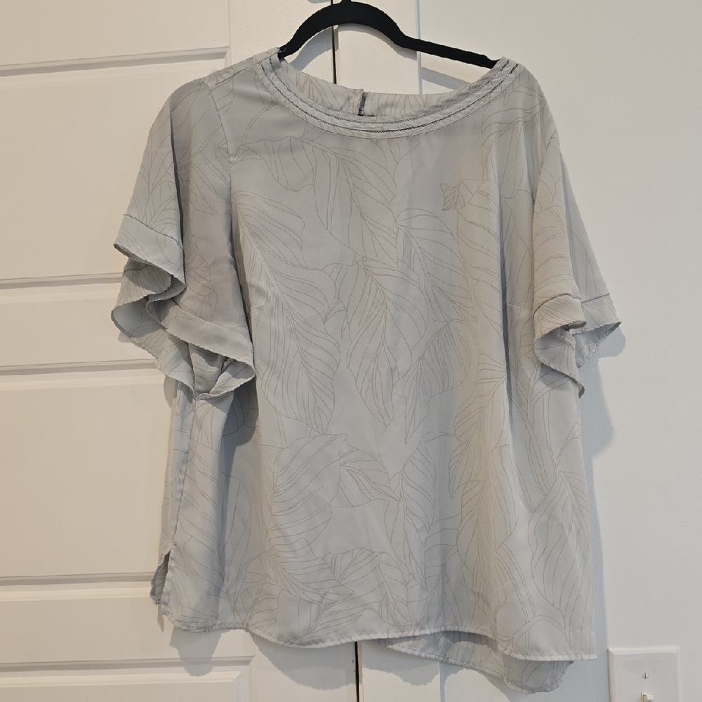 Liz Claiborne Light Gray Leaf Pattern Blouse